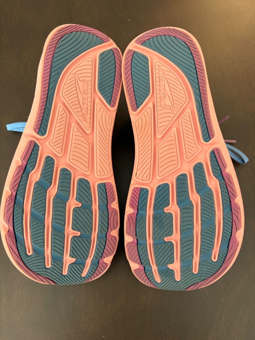 Altra's Torrin 8 Women's Running Shoes - Picture 2 of 2